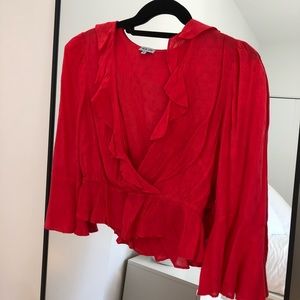 PLUNGING RED TOP WITH ADORABLE DETAILING ❣️🫶🏼